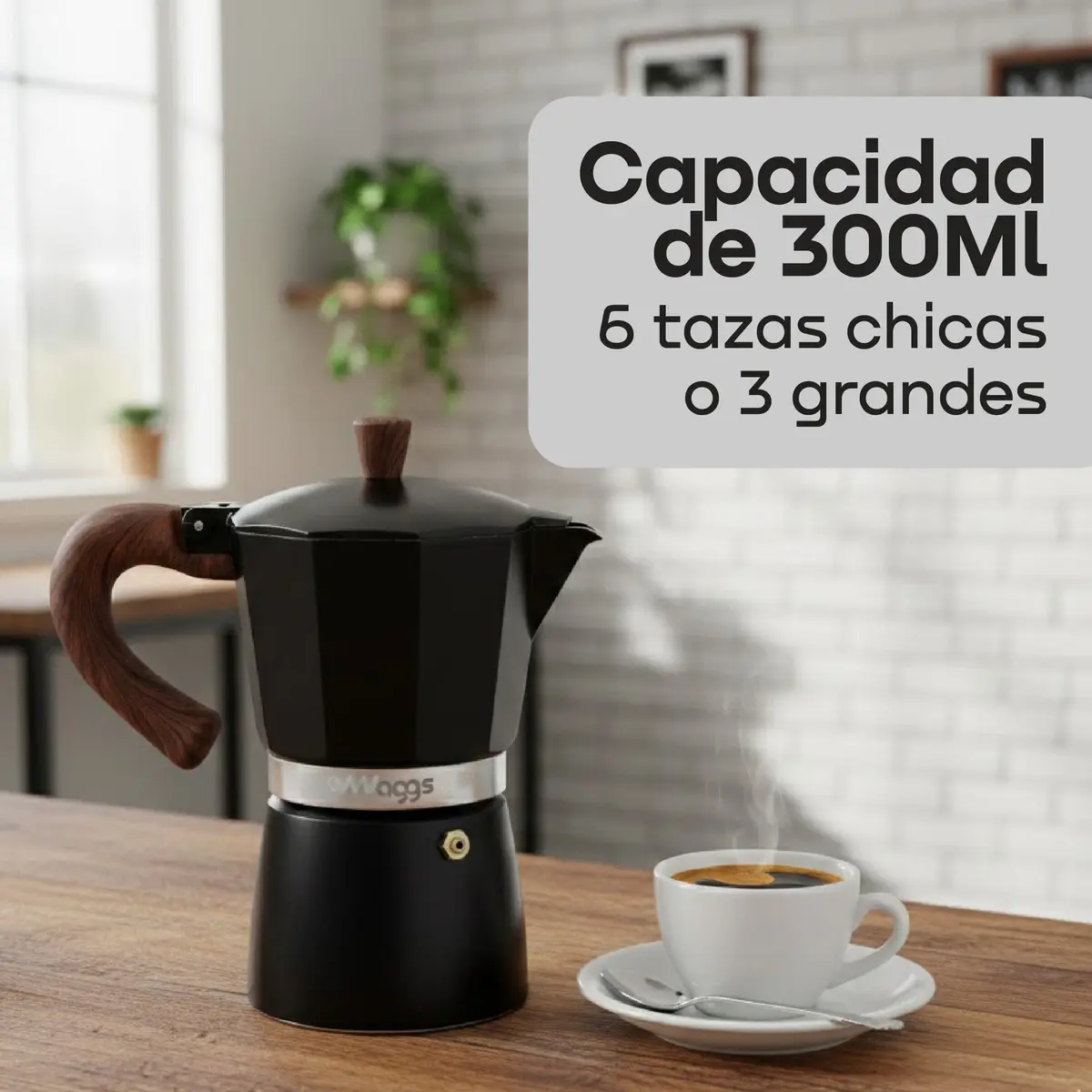 Cafetera italiana moka de aluminio sobre hornalla preparando café tipo espresso
