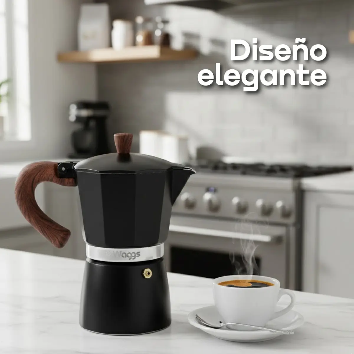 Cafetera italiana moka de aluminio sobre hornalla preparando café estilo espresso